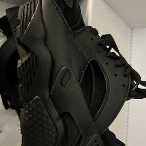 Men’s size 10.5 hurraches brand new in box